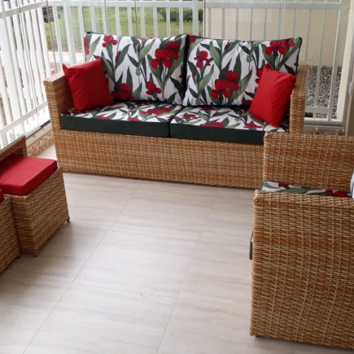 mam-moveis-ambientes-conjunto-de-sofa-com-mesas-de-centro-e-pufes-em-fibra-sintetica-para-terracos-jardins–varanda-moema